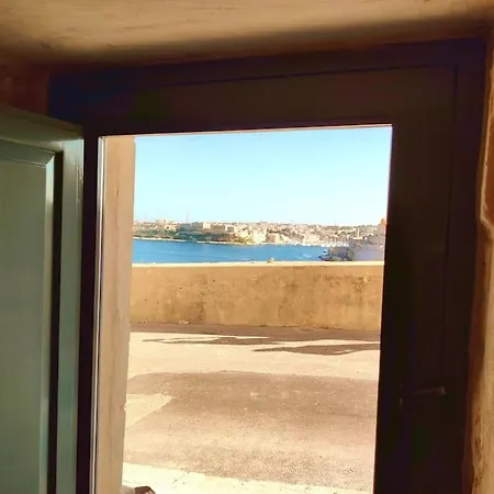 Ripple 23 Savynomad Harbour Residences *