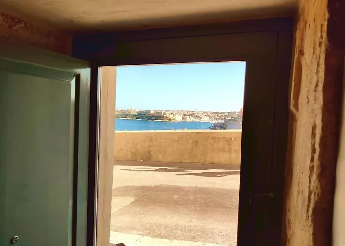 Ripple 23 Savynomad Harbour Residences *